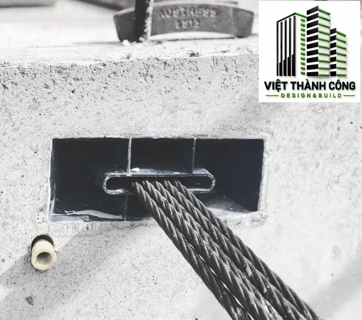 Tháo cốp pha thành và khuôn neo 